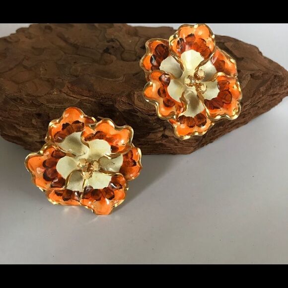 Vintage hand painted flower earrings - Picture 2 of 5